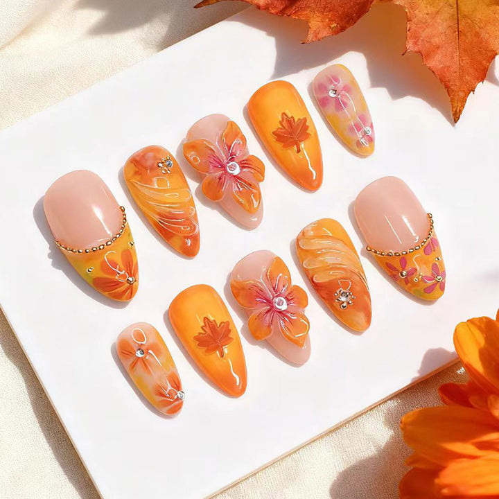 Künstlerisches, blumenmotiviertes Press-On Nail Set Karnz