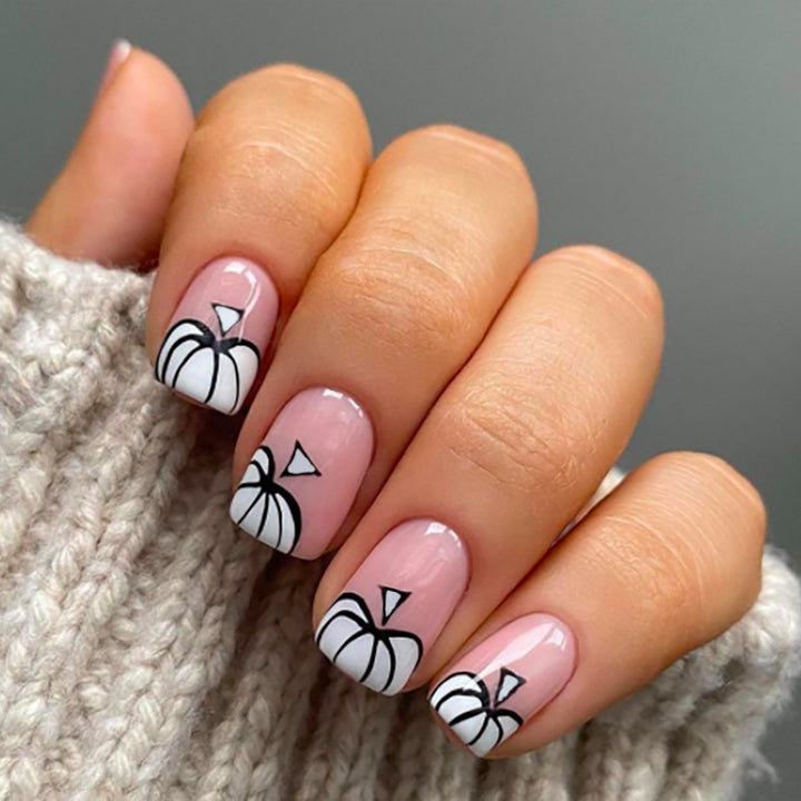 Künstlerisches Abstract Press-On Nagelset Karnz