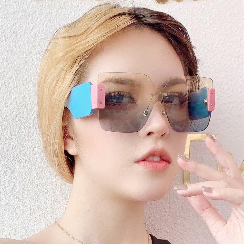 Damen modische flache Sonnenbrille mit kreativem Design Karnz