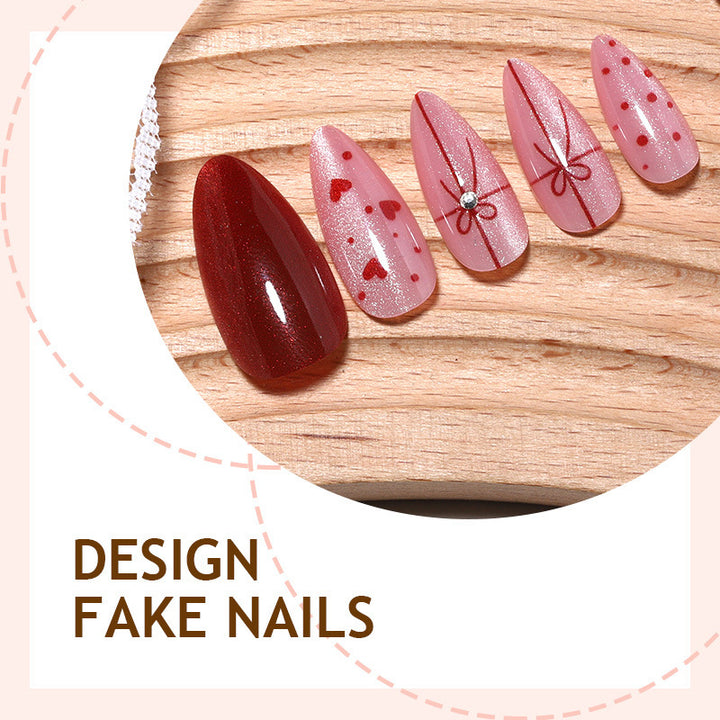 Kunstnagelset mit romantischen Herz- und Glitzerdesigns Karnz