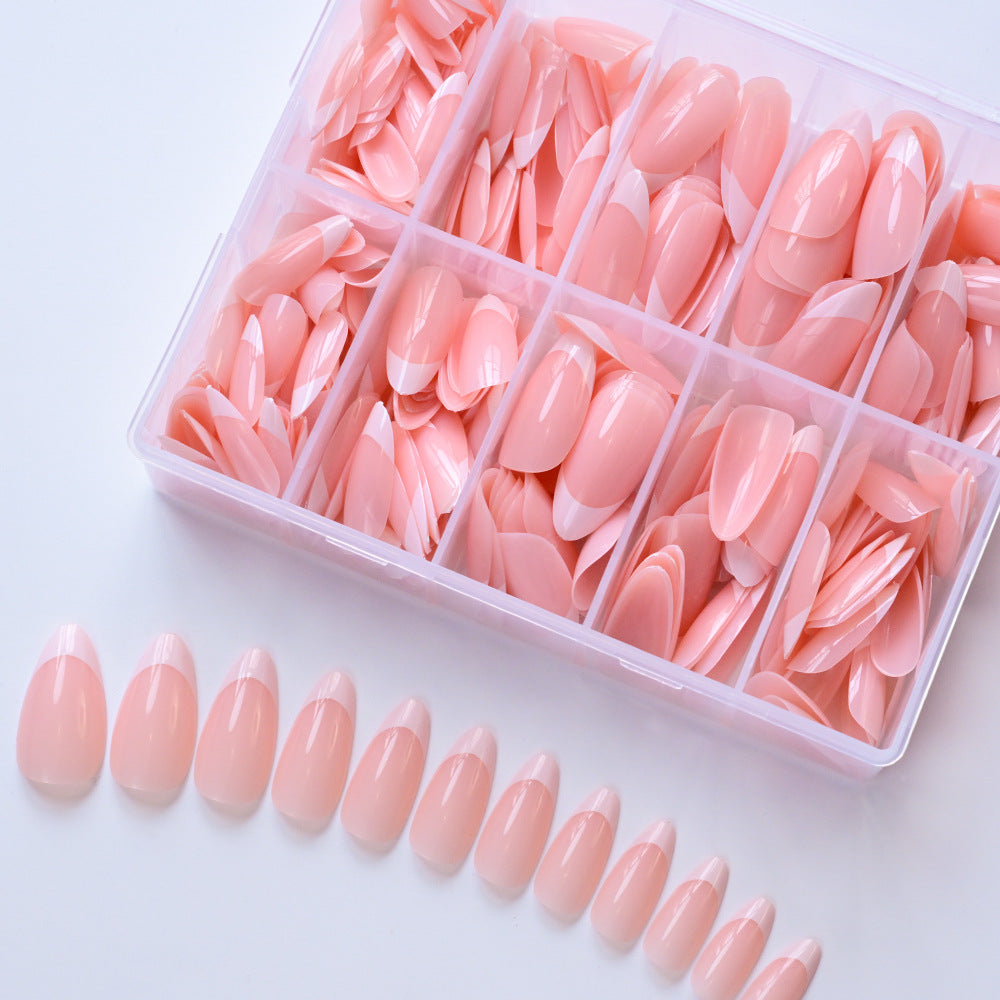 Stylische Press-On Nagelspitzen Karnz