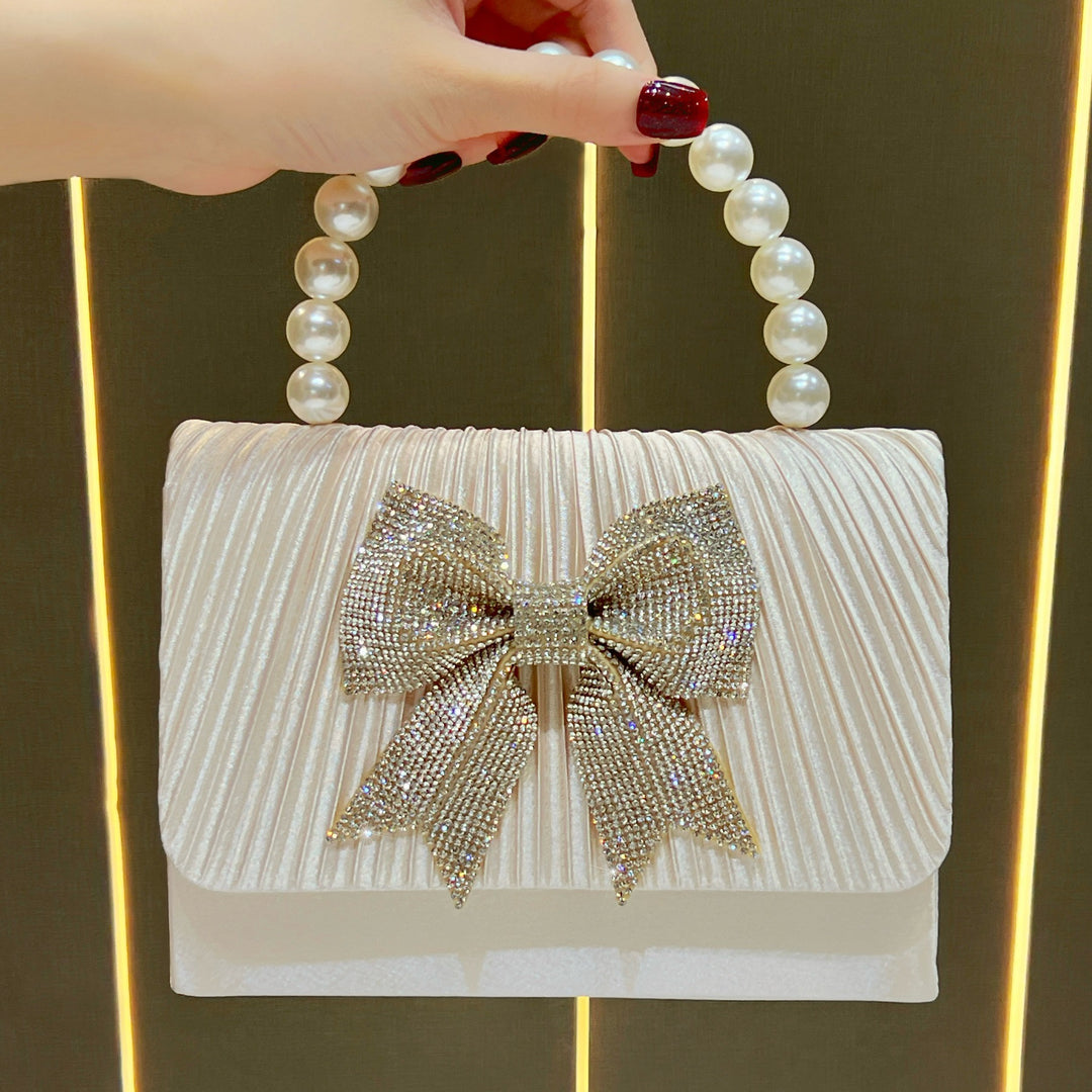 Elegante Abendtasche mit Schleifenverzierung