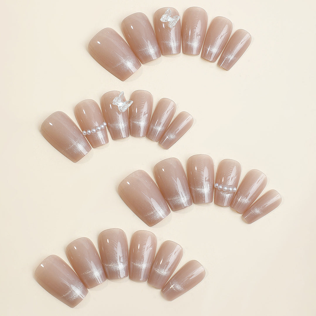 Kunstnagelset mit eleganten Strassverzierungen Karnz