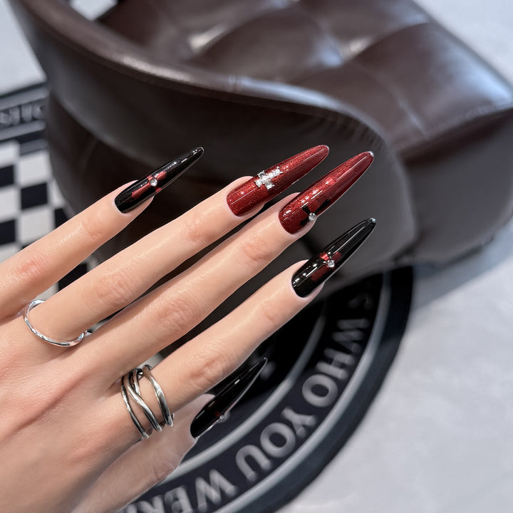 Glamouröser Stiletto Press-On Nagelset Karnz