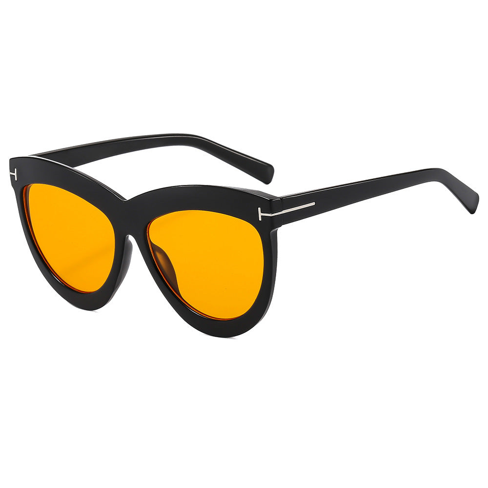 Stilvolle Katzenaugen-Sonnenbrille mit schlanken Metallakzenten Karnz