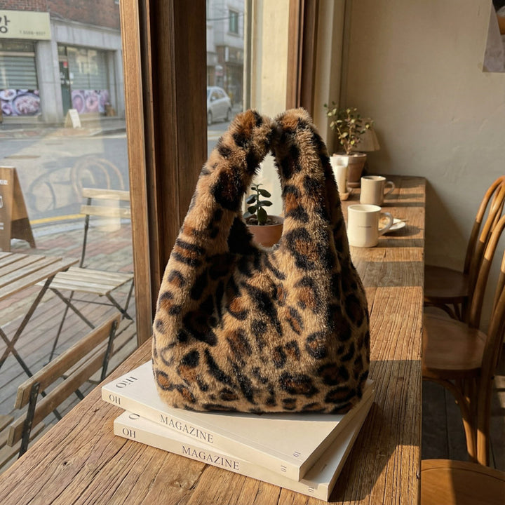 WoPlush Faux Fur Hobo Tasche Karnz