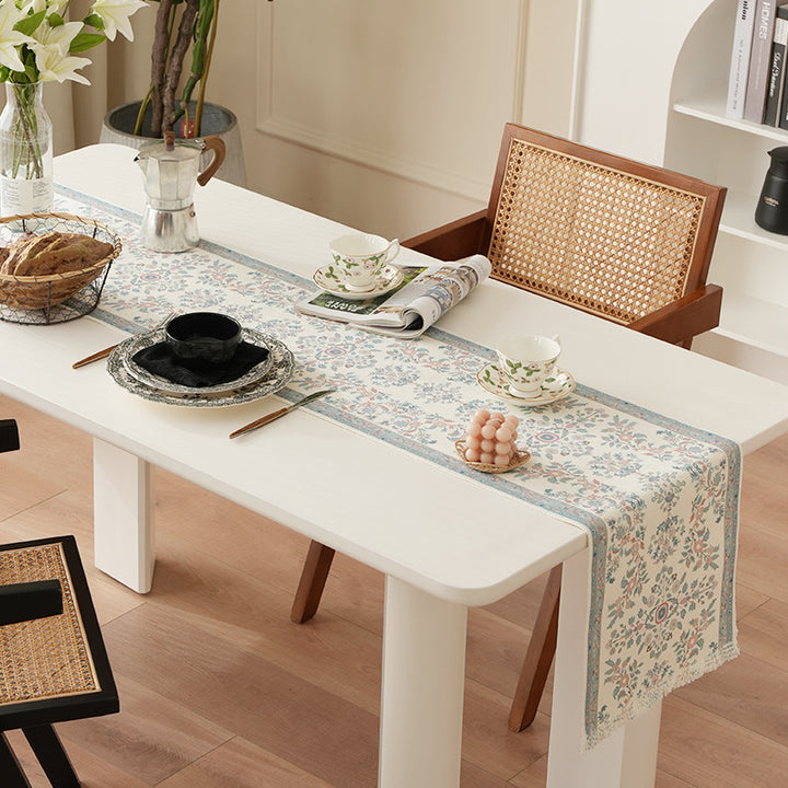Gewebter Jacquard-Tischläufer mit floralem Medaillon und Fransen Karnz
