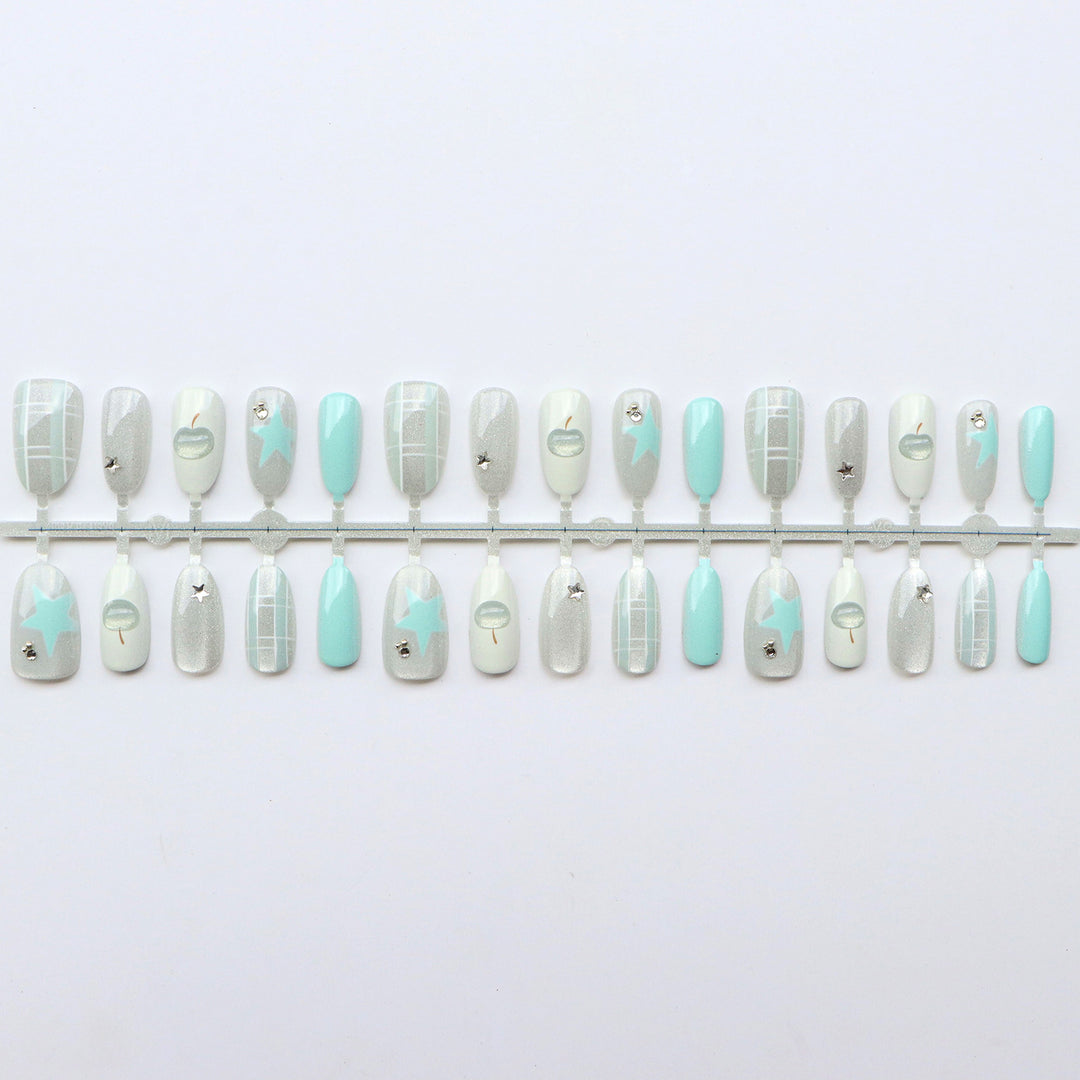 Stylisches Press-On Nagelkunst-Set mit geometrischen Mustern