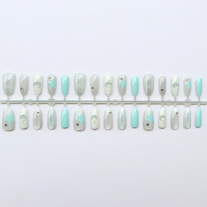 Stylisches Press-On Nagelkunst-Set mit geometrischen Mustern