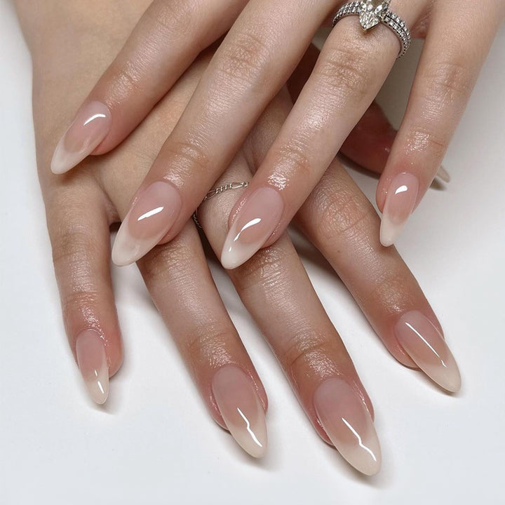 Elegante Stiletto Nagelkunst Karnz