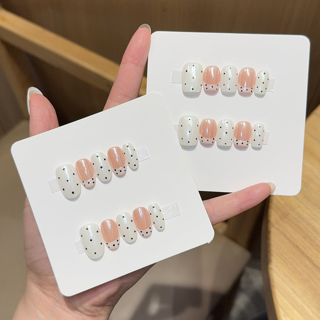 Künstliche Nagelspitzen Im Eleganten Design Karnz