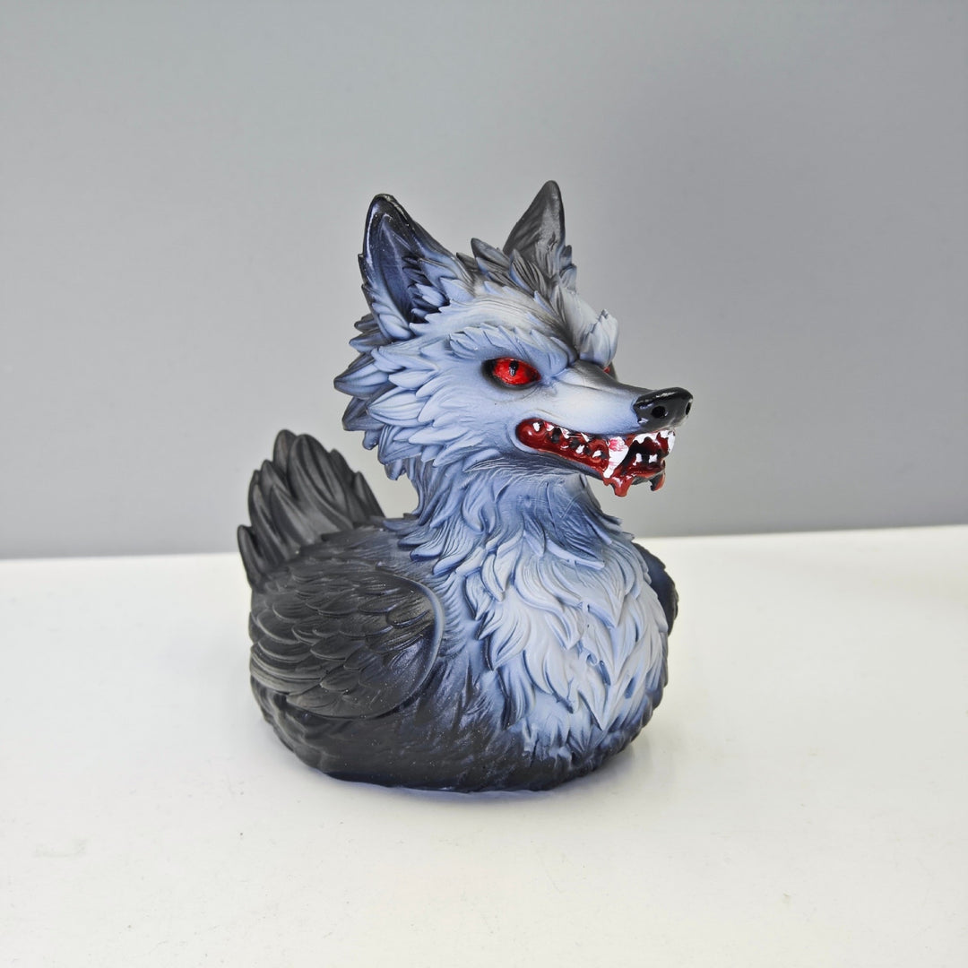 Gruselige Gummi-Ente mit Wolf-Motiv Karnz