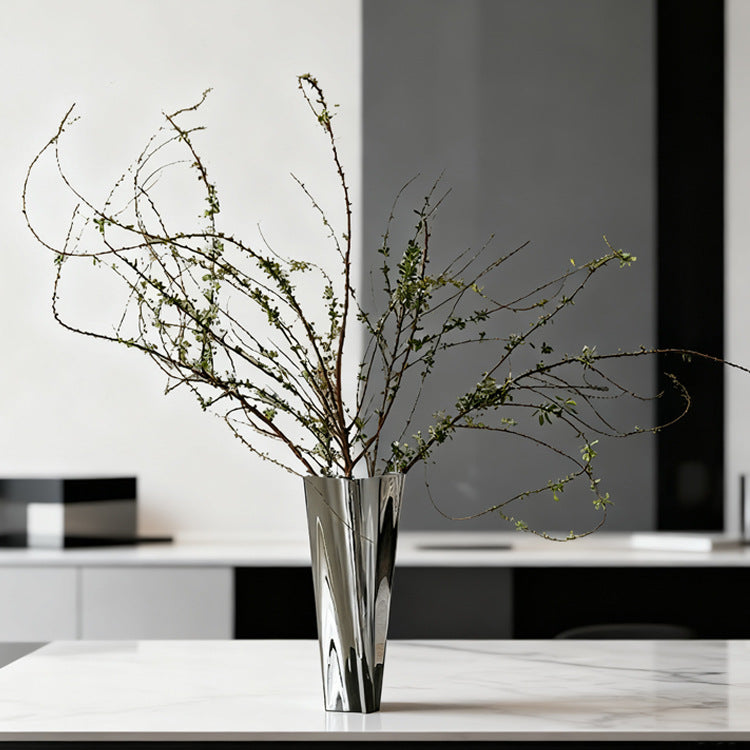 Zeitgenössische flüssige Metallvase