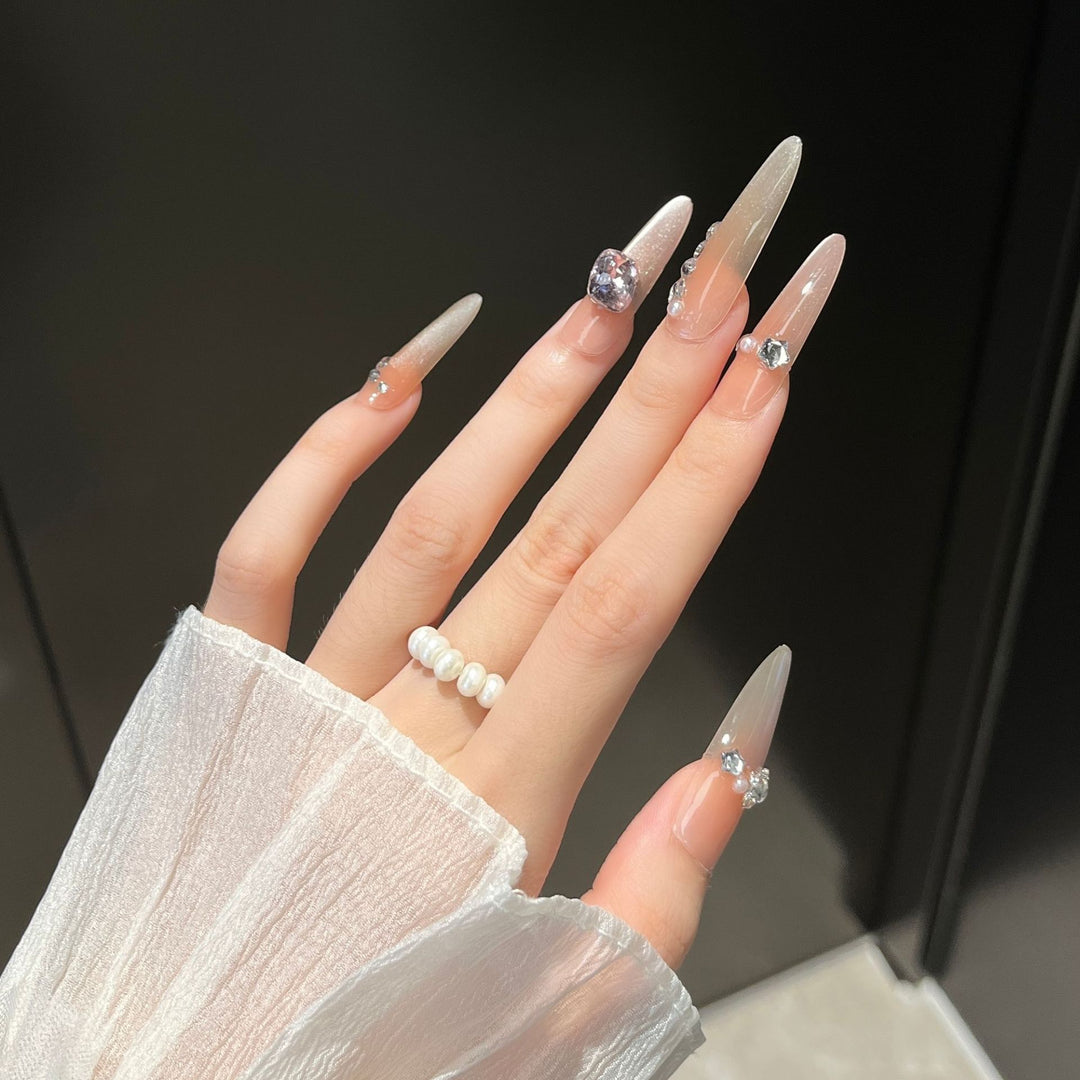 Elegante mit Strass veredelte Press-On Nagelverlängerungen Karnz