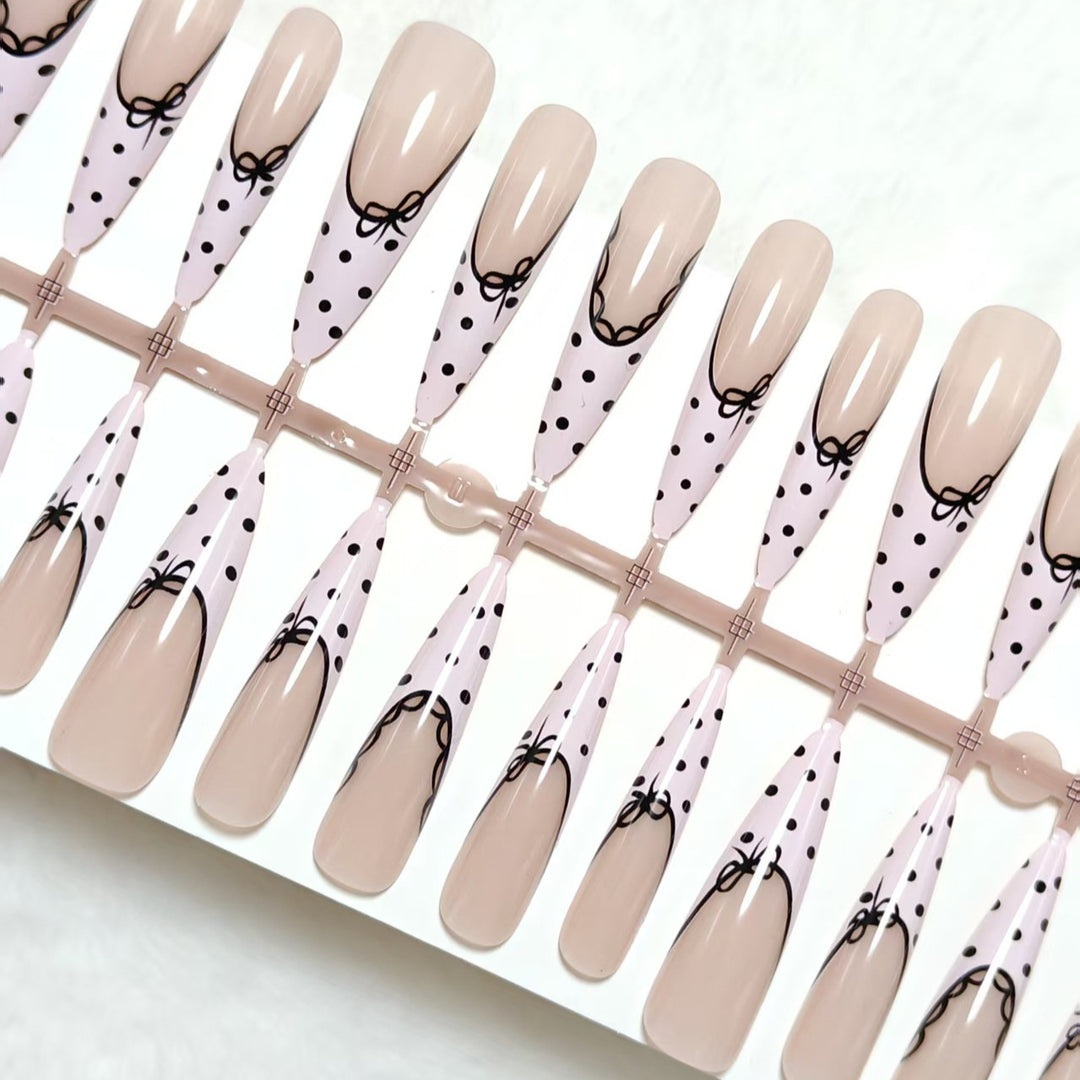 Künstliche Nagelspitzen mit Schleifenmuster Karnz