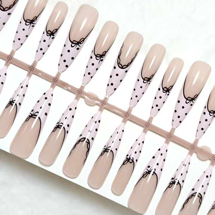 Künstliche Nagelspitzen mit Schleifenmuster Karnz