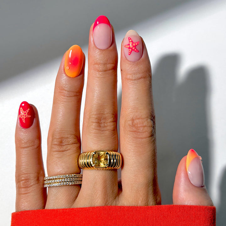 Künstlerische Nagelkunst Karnz