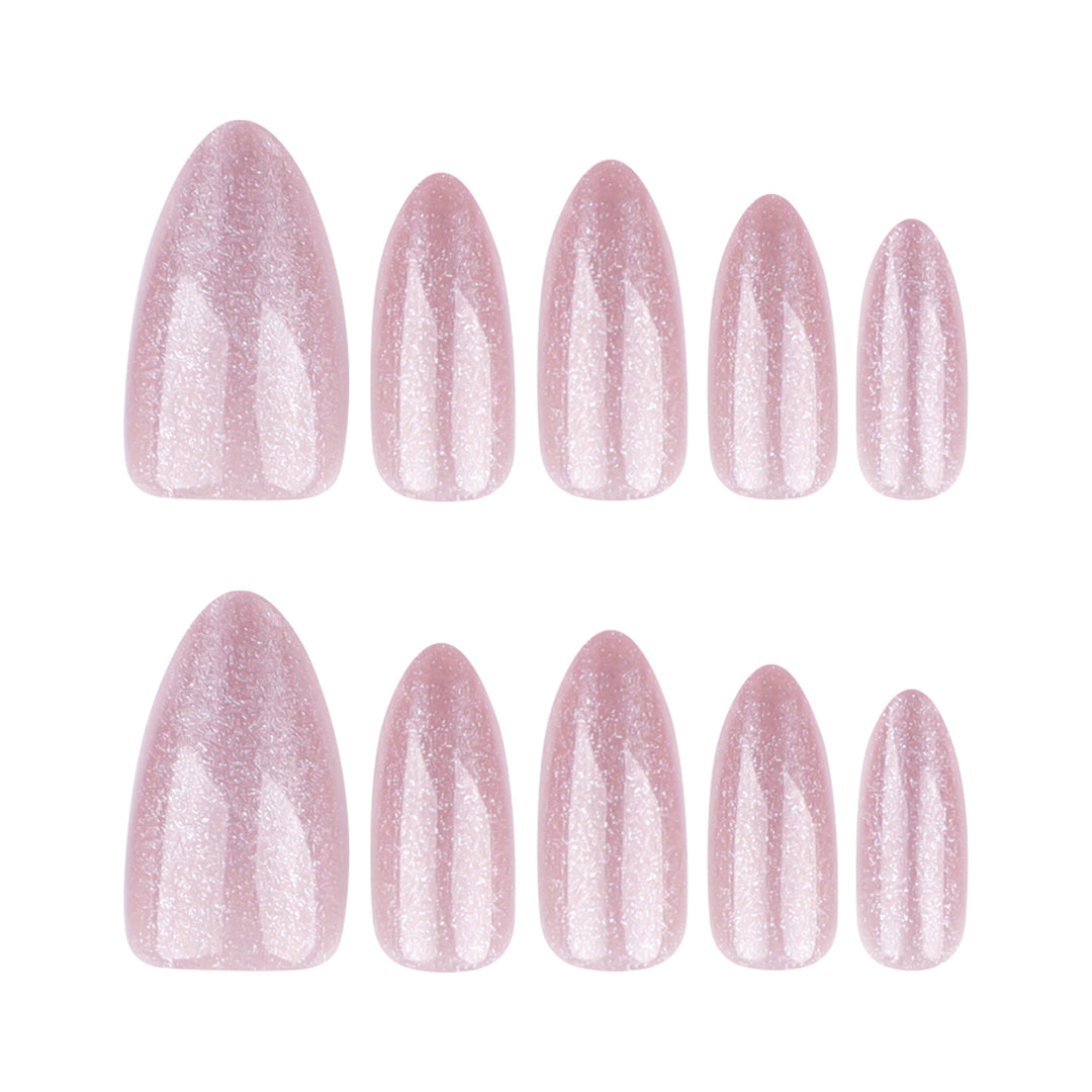 Elegante und glamouröse Nagelkunst Karnz