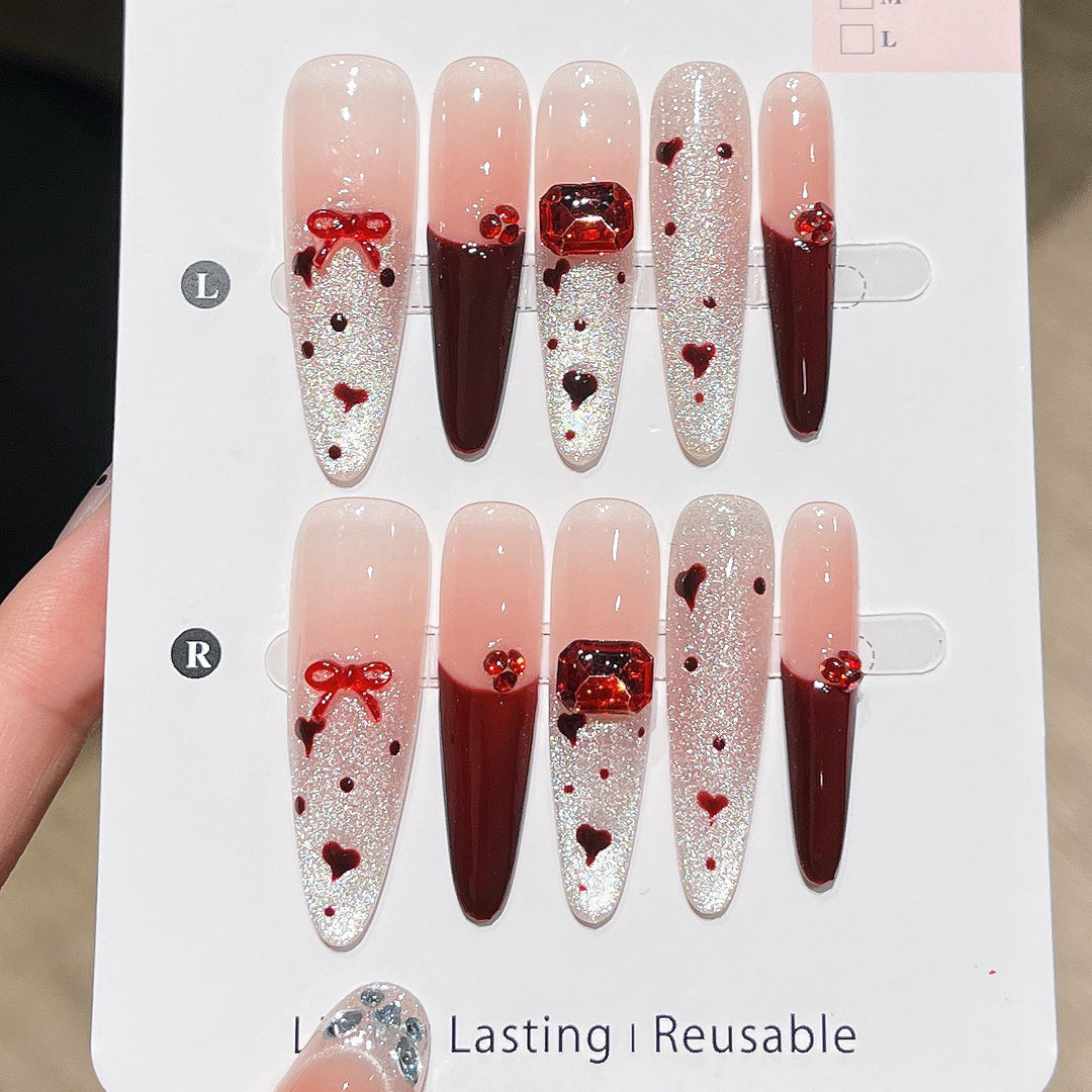 Herz-verzierte Press-On Nagelkunst Karnz