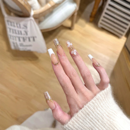 Luxuriöses Glänzendes Press-On Nagelkunstset mit Dekorativen Blumenelementen Karnz
