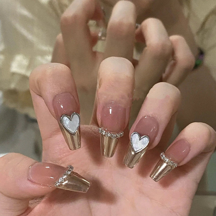 Herz-verzierte Press-On Nagelkunst Karnz