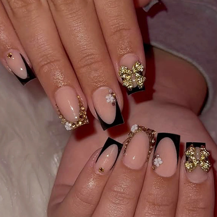 Künstliche Nagelverzierungen mit glamourosem Design Karnz