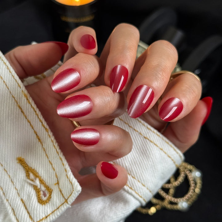 Elegante Kunstnägel mit schimmerndem Finish Karnz