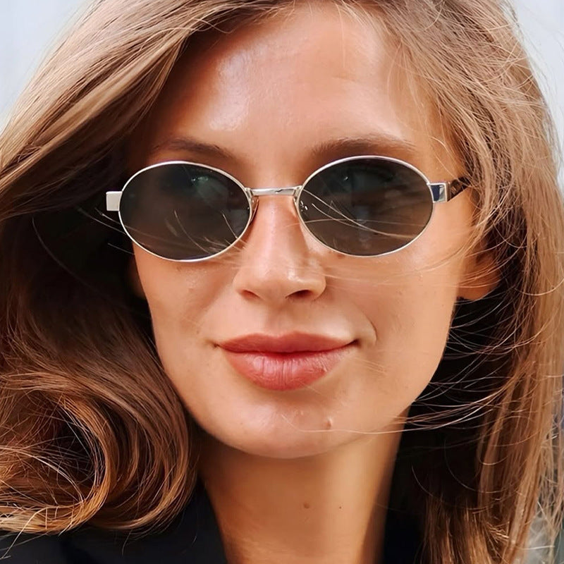 Damen runde Brille mit elegantem Metallrahmen und verstellbaren Nasenpads Karnz