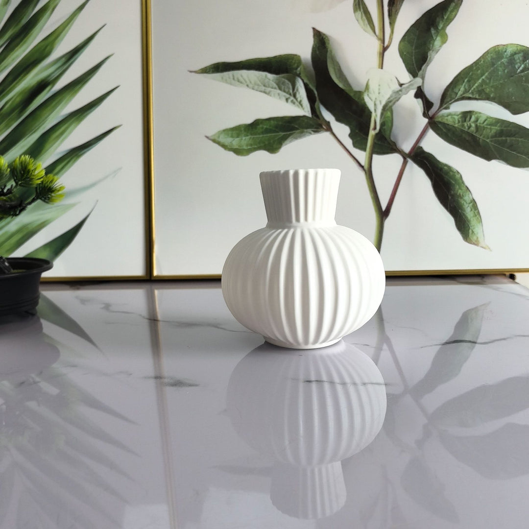 Elegante gerippte Keramikvase Karnz