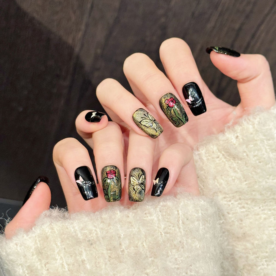 Künstlerisches Floral Press-On Nagel Set mit Glitzerakzenten