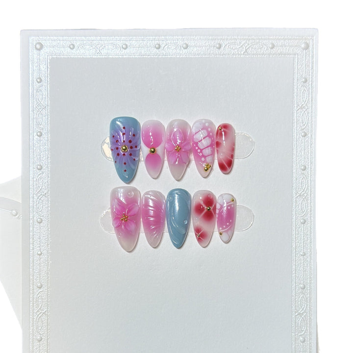 Künstlerisches Press-On-Nagelset mit floralen und abstrakten Designs Karnz