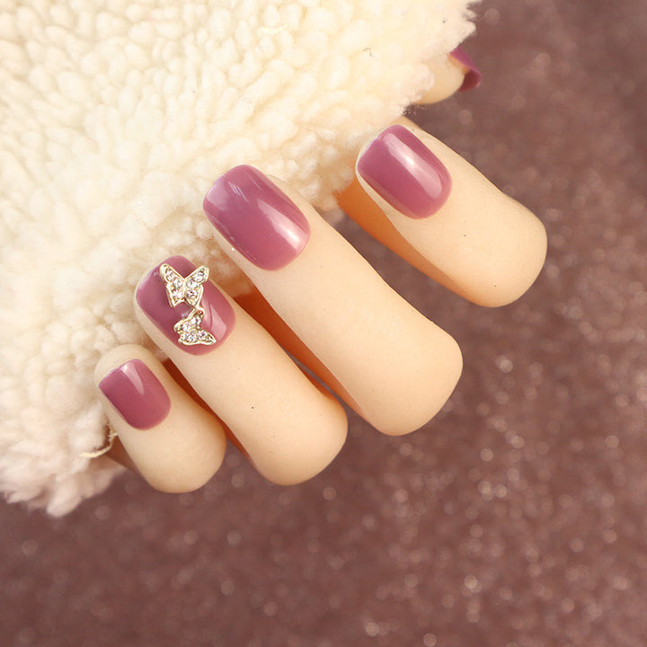 Elegante Druck-Nagelset mit Schmetterlingsakzent