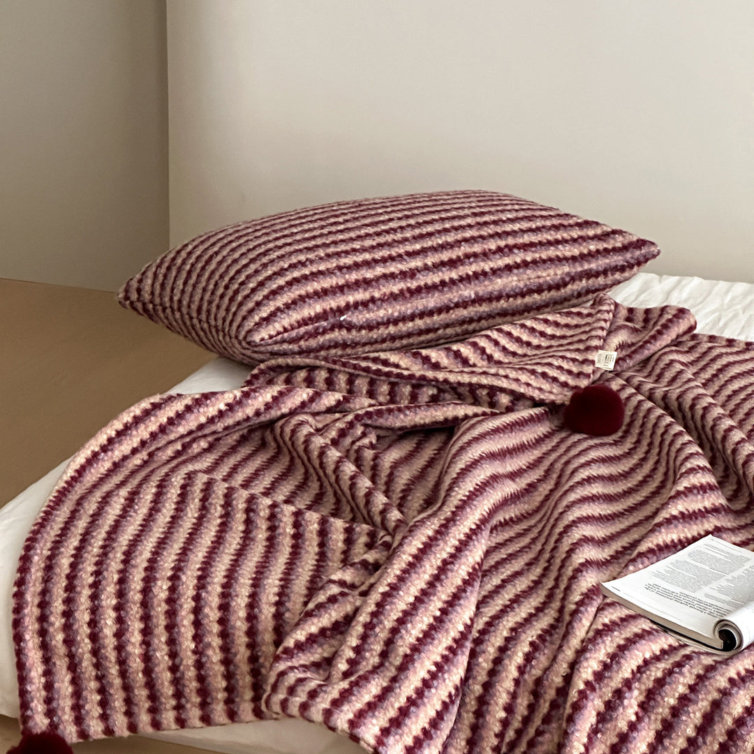 Oversized Gestreifter Mohairmix Schal mit Bommel
