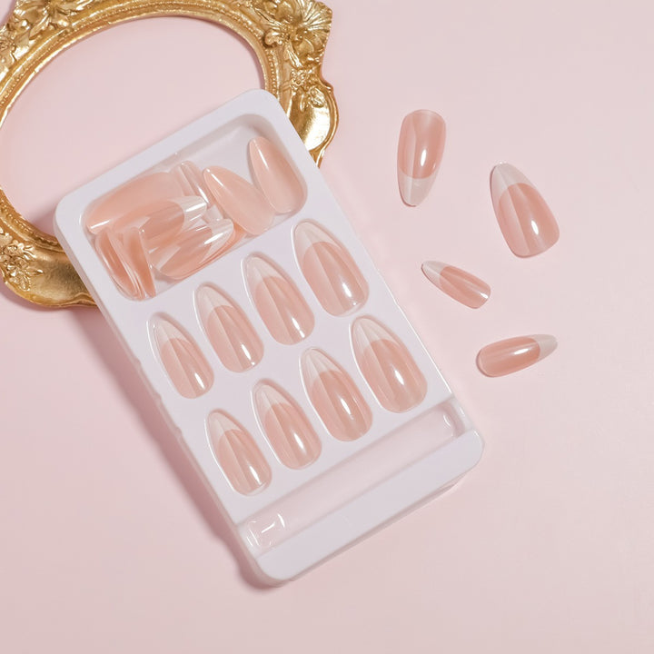 Glänzendes Faux-Nagel-Set Karnz