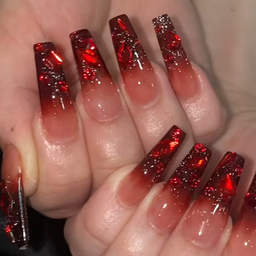 Glamouröse Nagelkunst mit Kristall-Design Karnz