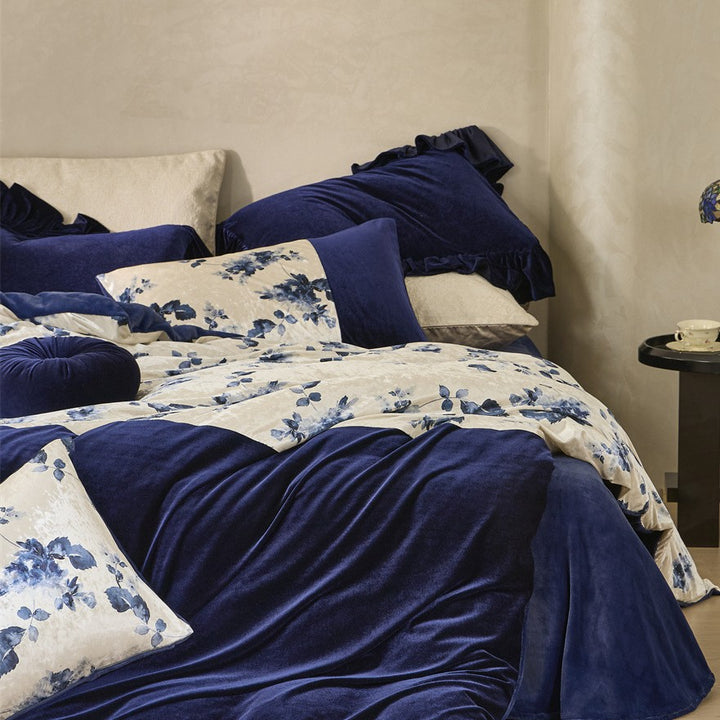 Samt-Bettwäschegarnitur mit Patchwork-Floralmotiv und Wendekissen