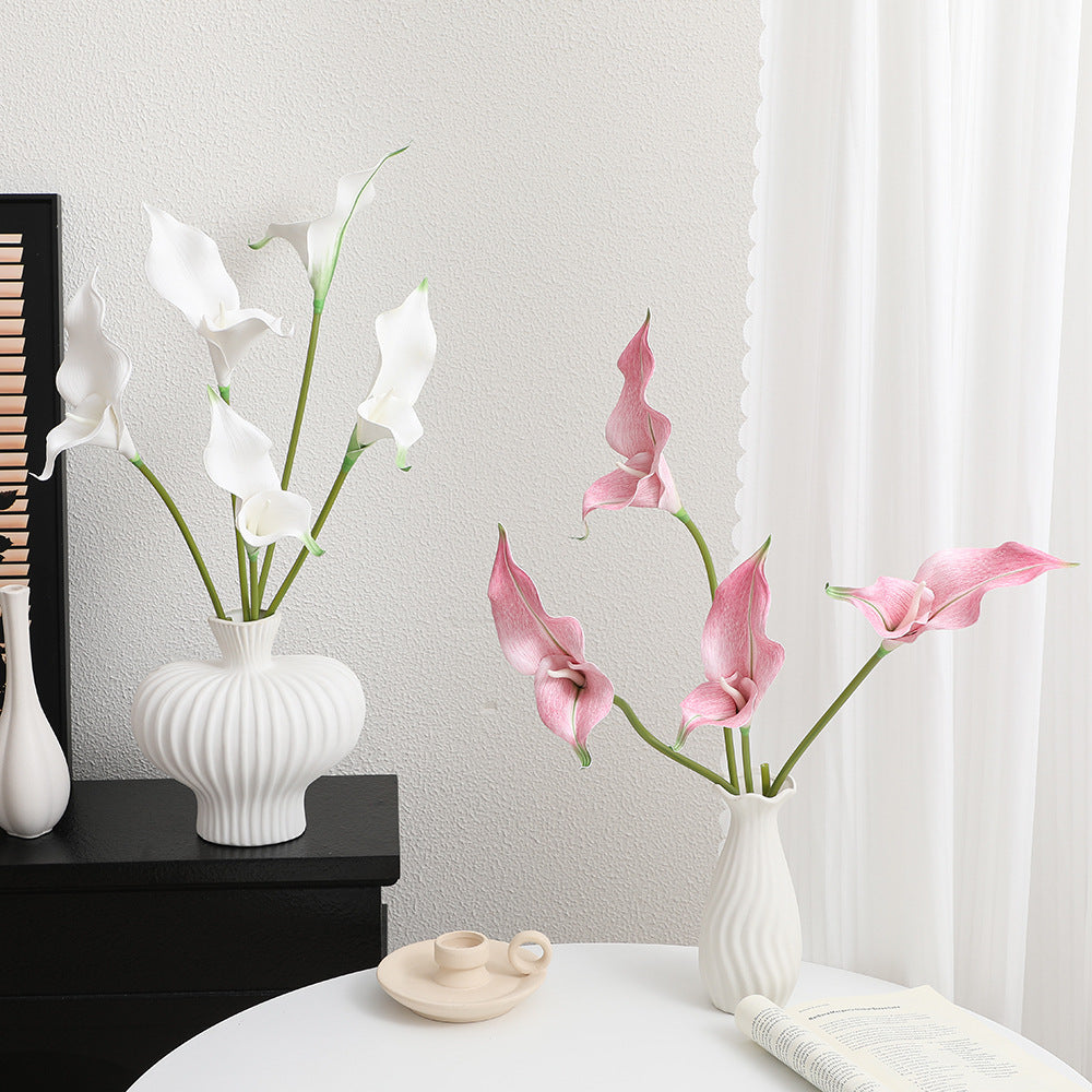 Künstlicher Calla-Blütenzweig mit realistischen Details Karnz