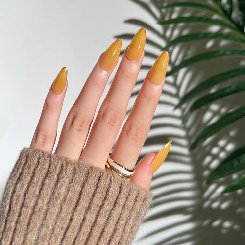 Künstliche Stiletto-Nägel mit glamourösem Glitzerakzent Karnz