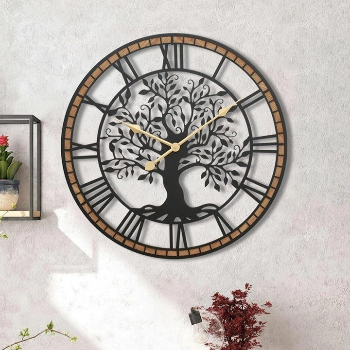 Dekorative Wanduhr mit Baum-Motiv Karnz