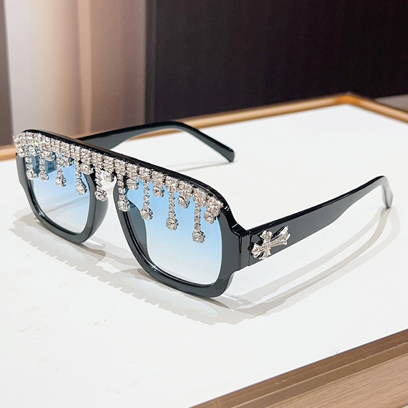 Glamouröse kristallverzierte Sonnenbrille Karnz