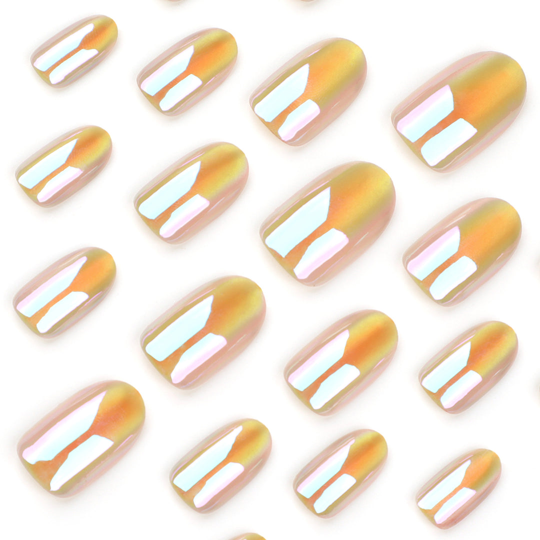 Glitzernde Nagelkunst mit holographischen Effekten Karnz