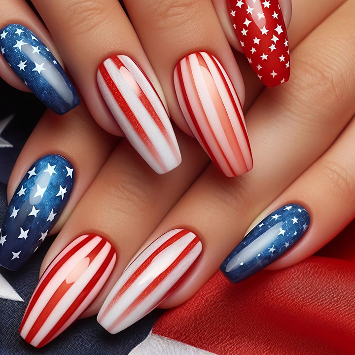 Kunstnägel Im Patriotischen Sternen- und Streifen-Design Karnz