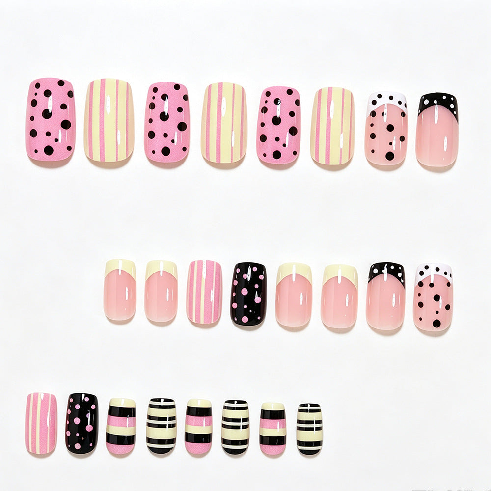 Künstlerische geometrische Nagelkunst-Tipps Karnz