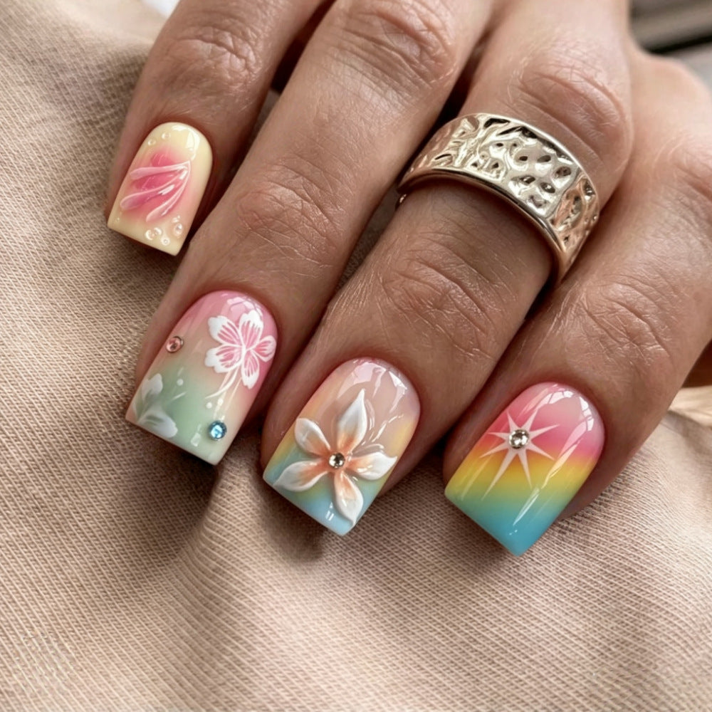 Kunstnägel im lebhaften floralem Design mit Glitzerakzenten Karnz