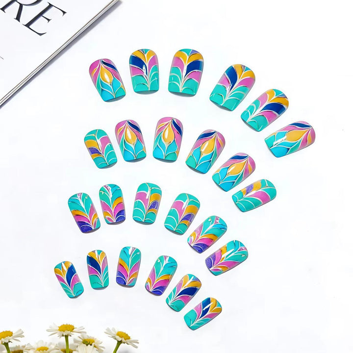 Kreative Hochglanz-Nagelkunst Karnz