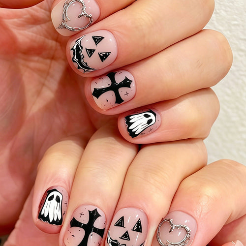 Kreative Halloween-Themen Nagelkunst Karnz
