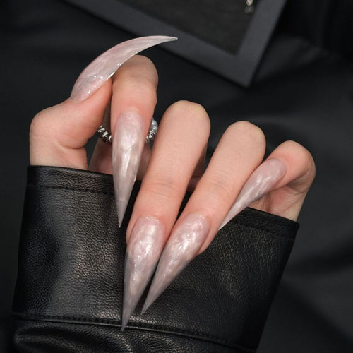 Glamouröses Stiletto Press-On Nageldesign