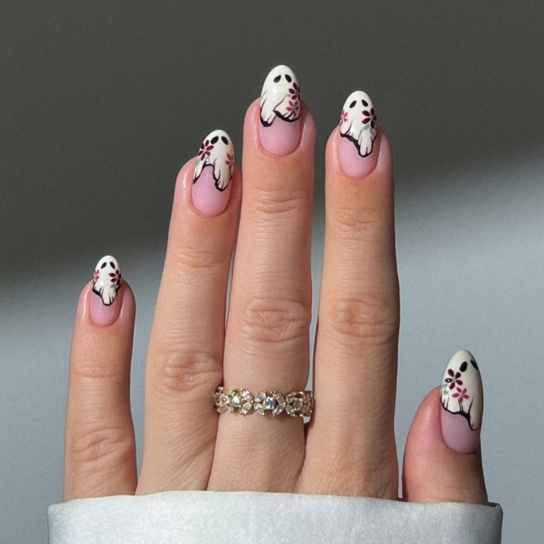 Künstlerisches Press-On-Nagelset mit Blumen- und Geisterdesign Karnz