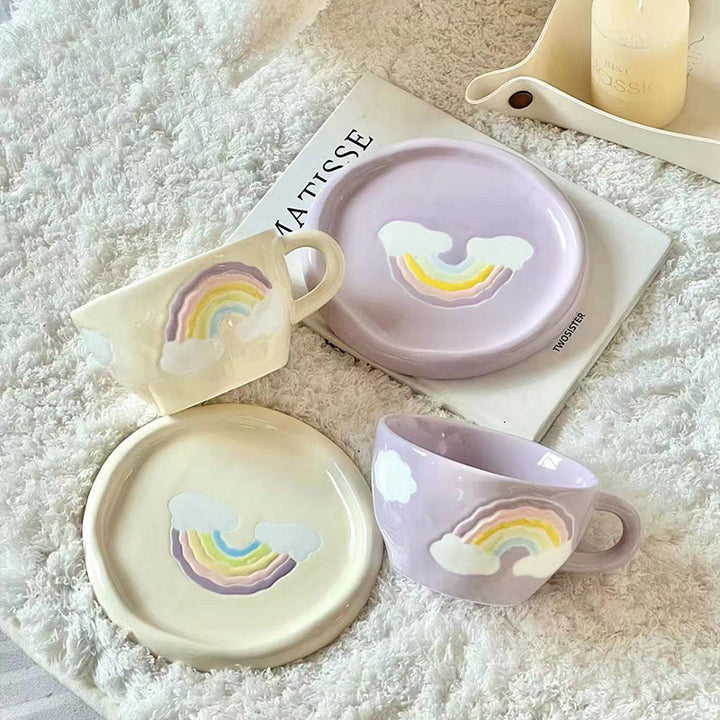 Steinzeug-Frühstücksbecher mit Unterteller und reliefiertem Regenbogenmotiv