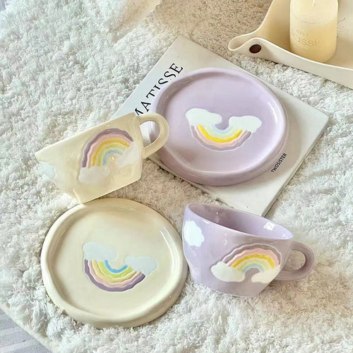 Steinzeug-Frühstücksbecher mit Unterteller und reliefiertem Regenbogenmotiv